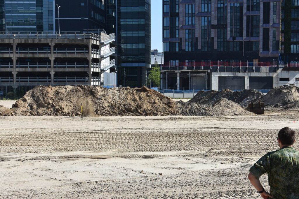 Explosie van de gevonden granaat tijdens proefsleuvenonderzoek.